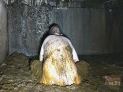 Fat guy got caught swimming in disgusting poop
